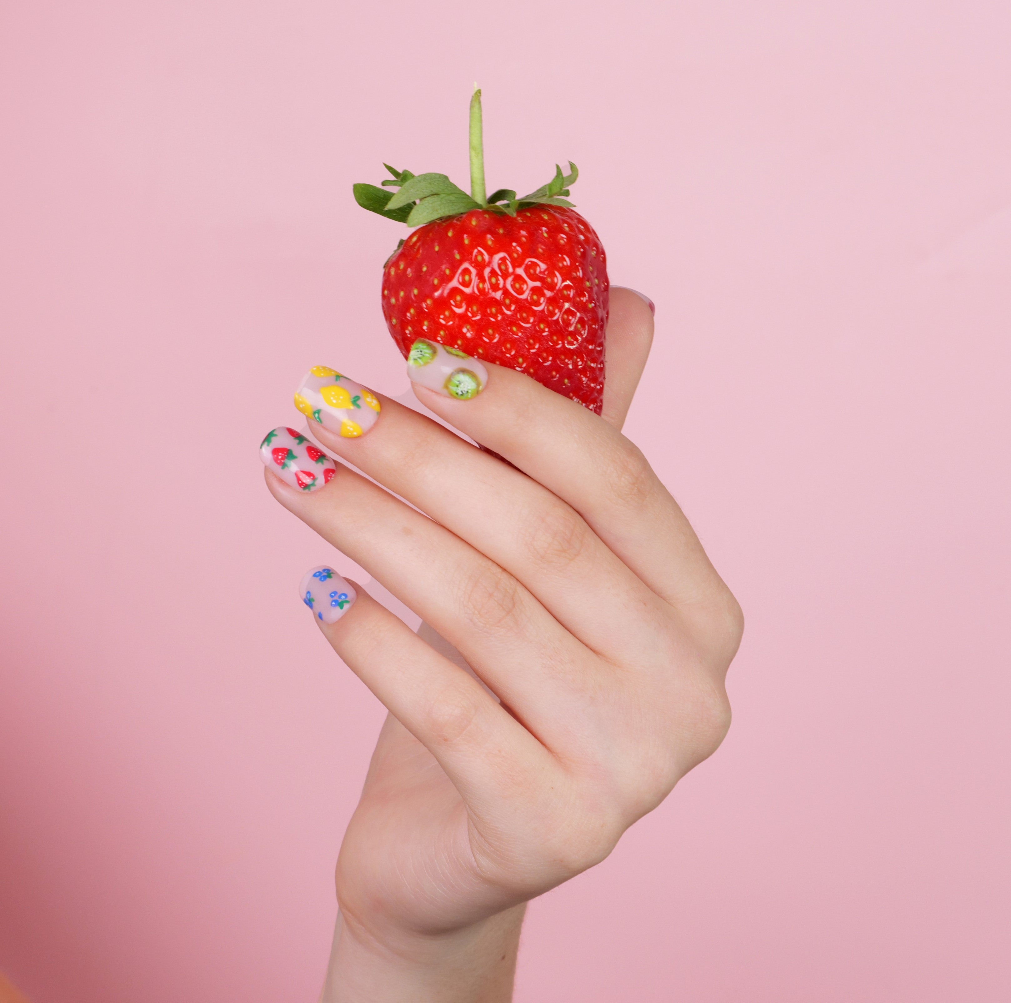 Trendige und einfache Fruit-Nails-Tutorials für den Sommer 2025